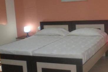 هتل Dhori House Dhermi