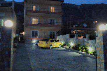 هتل Dhori House Dhermi