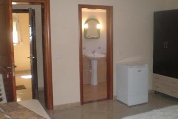 هتل Dhori House Dhermi