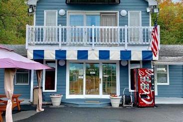 هتل American Inn Lee