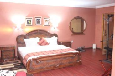 هتل Franklin  And Suites