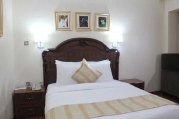 هتل Franklin  And Suites