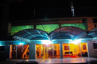 هتل Franklin  And Suites
