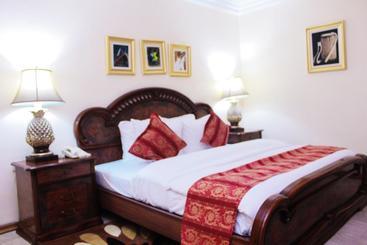 هتل Franklin  And Suites