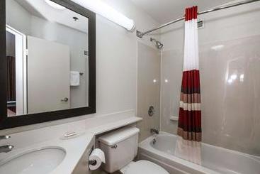 هتل Cedar Rapids Inn