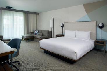 ホテル Courtyard By Marriott Santa Barbara Downtown