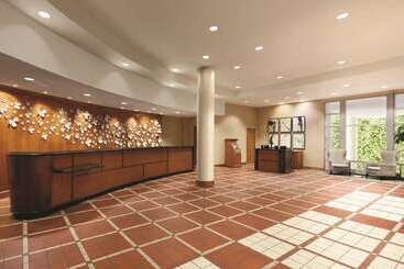هتل Embassy Suites By Hilton Atlanta At Centennial Olympic Park