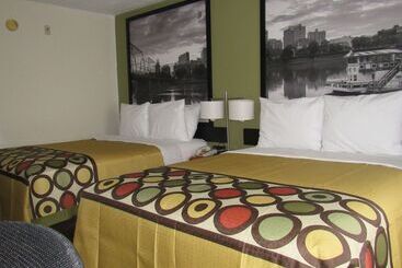 هتل Super 8 By Wyndham New Cumberland