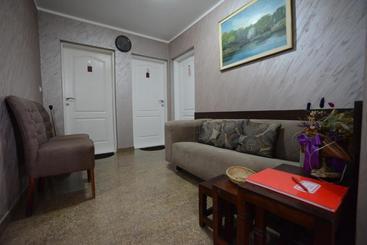 تختخواب و صبحانه Garni Hotel Kaća