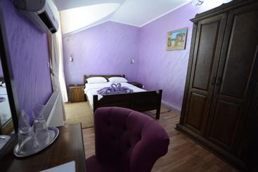 تختخواب و صبحانه Garni Hotel Kaća