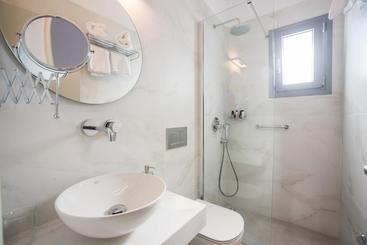 هتل Nautilus Apartments Suites