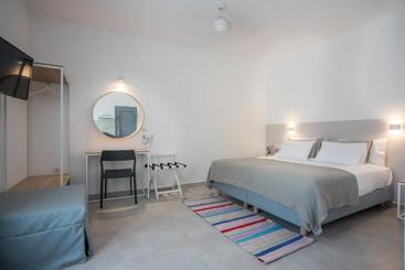 هتل Nautilus Apartments Suites