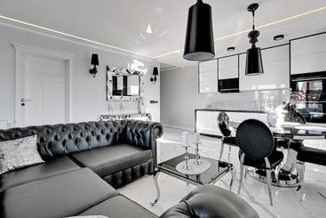 Frey Homes Waterlane Glamour Swimming Pool & Spa