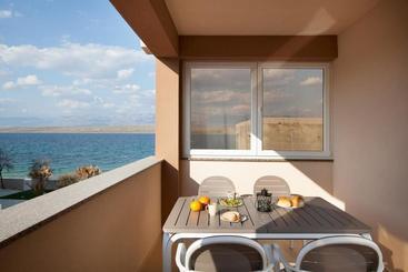 Apartments Malibu Two