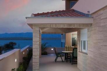 Apartments Malibu Two