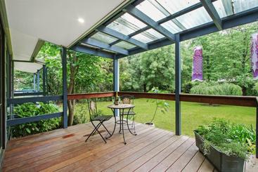 Rail Trail Cottage  Bright