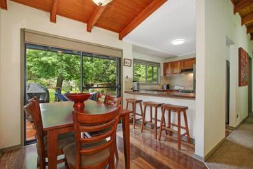 Rail Trail Cottage  Bright