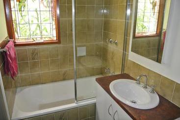 Rail Trail Cottage  Bright