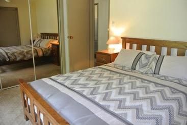 Rail Trail Cottage  Bright