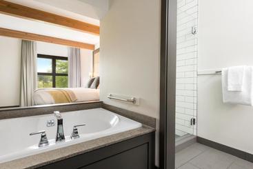 هتل Friday Harbor House