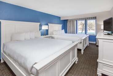 هتل Travelodge By Wyndham Traverse City Mi