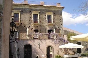 کلبه La Rocca Della Rosa