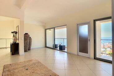 Villa Moniz By Lovelystay