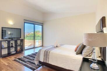 Villa Moniz By Lovelystay