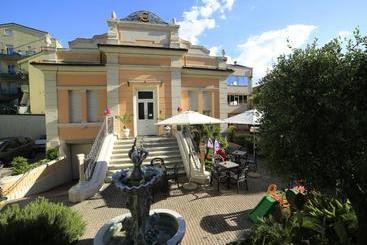هتل B&b Euro