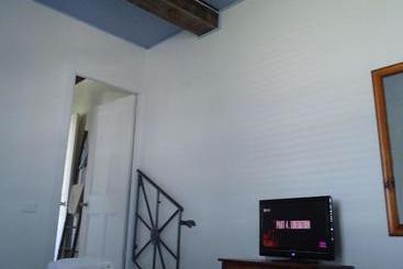 بنسيون Accommodation In An Historic Warehouse