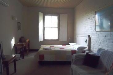 پانسیون Accommodation In An Historic Warehouse