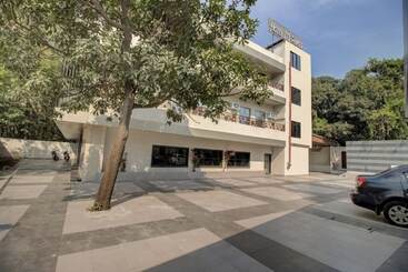 Hotel Merakee Near Dahisar Mira Road Mumbai