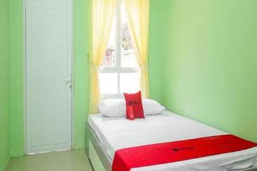 پانسیون Reddoorz Syariah Near Gor Panatayuda
