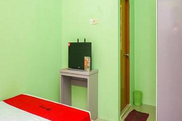 پانسیون Reddoorz Syariah Near Gor Panatayuda