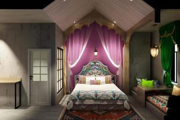 هتل Rootroom Life