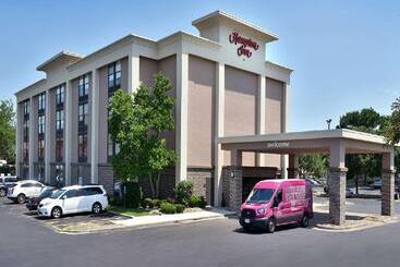 هتل Hampton Inn Des Moinesairport