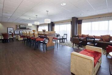 هتل Hampton Inn Grand Rapids North