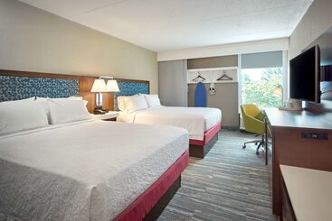 هتل Hampton Inn By Hilton Harrisburg West