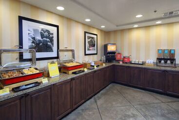 هتل Hampton Inn & Suites Tucson Mall