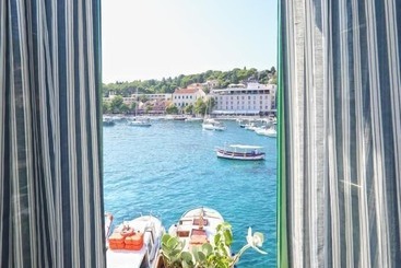 آپارتمانهای توریستها Apartment Hvar   Center Town