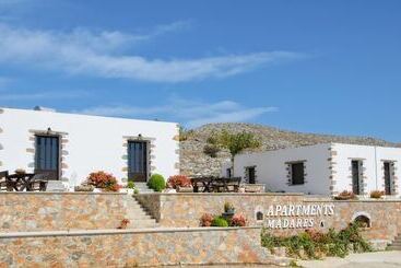 דירות לתיירים Traditional Apartments Madares
