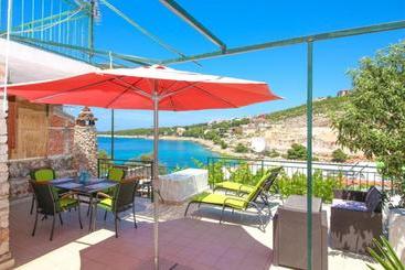 Apartments Roko With Sea View 1273