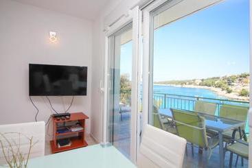 Apartments Roko With Sea View 1273