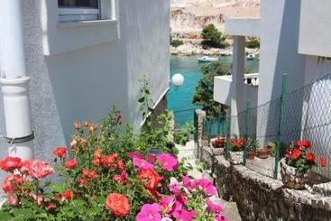 Apartments Roko With Sea View 1273