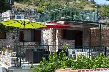 Apartments Roko With Sea View 1273