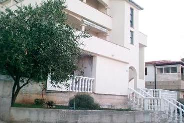 آپارتمان‌های توریست‌ها Apartment Ana