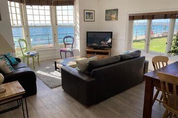 شقق خاصة سياحية Promenade Apartment With Own Beach Hut