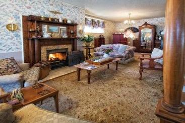 Holden House 1902 Bed & Breakfast Inn