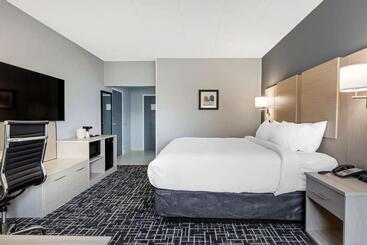 هتل Comfort Inn Hyannis  Cape Cod