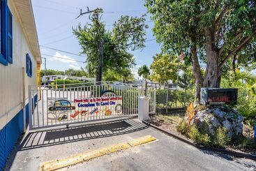Жильё для туристов Brand New Key Largo Home